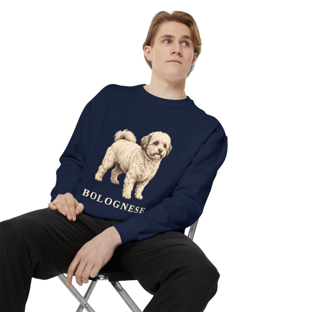 bolognese-sweatshirt-true-navy-person-1-context Bolognese Sweatshirt, True Navy, person 1 context